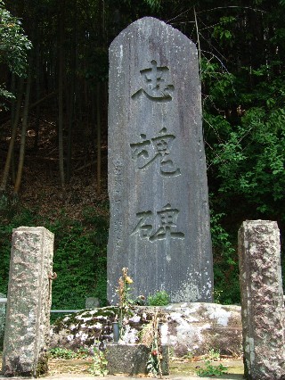麲